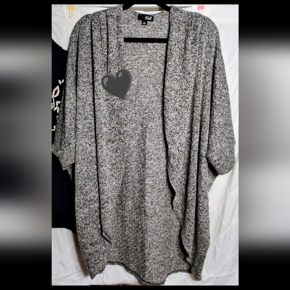 7 Piece Women's XL Black & White Bundle! ๐ค - Picture 5 of 16